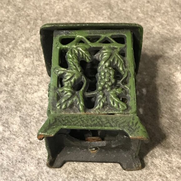 Cast Iron Rustic Painted Grapes and Leaves Garden Lantern - Picture 6 of 7